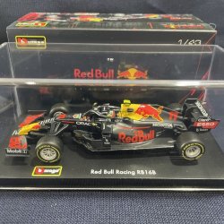 画像1: 再入荷●新品正規入荷品●burago1/43 RED BULL HONDA RB16B 2021(S.ペレス）#11 ドライバーフィギュア付