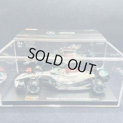 画像1: 新品正規入荷品●burago1/43 MERCEDES AMG W13 2022(L.ハミルトン）#44 ※ドライバーフィギュア＆アクリルケース付