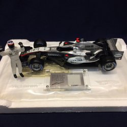 画像1: セカンドハンド品●美品●マテル1/18 スーツカット付 McLAREN MP4-20 （K.ライコネン）#9