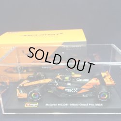 画像1: 新品正規入荷品●burago1/43 McLAREN MCL 38 MIAMI GP 2024 (L.ノリス） ※アクリルケース＆ドライバーフィギュア付