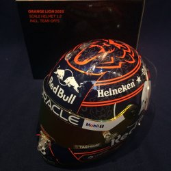 画像1: MVショップ別注 シューベルト 1/2スケール RED BULL 2025 オレンジ ライオン ヘルメット （M.フェルスタッペン）