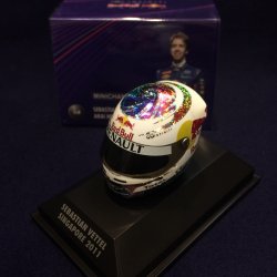 画像1: セカンドハンド品●PMA1/8 RED BULL S.ベッテル ミニチュアヘルメット SINGAPORE 2011
