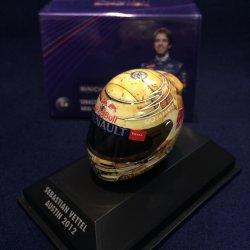 画像1: セカンドハンド品●PMA1/8 RED BULL S.ベッテル ミニチュアヘルメット AUSTIN 2012