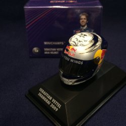 画像1: セカンドハンド品●PMA1/8 RED BULL S.ベッテル ミニチュアヘルメット SHANGHAI 2009