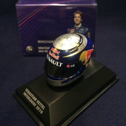 画像1: セカンドハンド品●PMA1/8 RED BULL S.ベッテル ミニチュアヘルメット INTERLAGOS 2010
