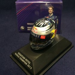 画像1: セカンドハンド品●PMA1/8 RED BULL S.ベッテル ミニチュアヘルメット WORLD CHAMPION 2012