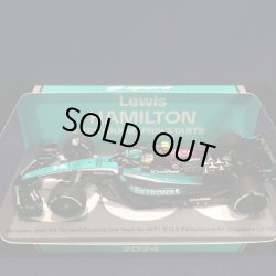 画像1: 新品正規入荷品●SPARK 1/43 MERCEDES-AMG PETRONAS F1 W15 250GP 6th SINGAPORE GP 2024 (L.ハミルトン）#44