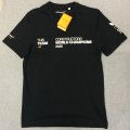 マクラーレン F1 チーム 2025年 コンストラクターズ チャンピオン 記念 Tシャツ (Sサイズ）