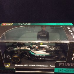 画像1: 新品正規入荷品●burago1/43 MERCEDES-AMG W16 (K.アントネッリ）#12 ※アクリルケース＆ドライバーフィギュア付