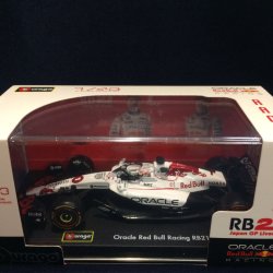 画像1: 新品正規入荷品●burago1/43 RED BULL RB21 JAPANESE GP (M.フェルスタッペン）#1※アクリルケース＆ドライバーフィギュア付
