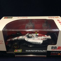 画像1: 新品正規入荷品●burago1/43 RED BULL RB21 JAPANESE GP (角田裕毅）#22 ※アクリルケース＆ドライバーフィギュア付