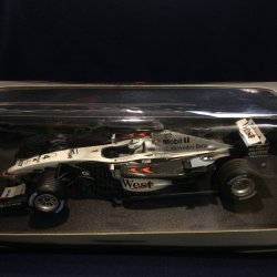 画像1: セカンドハンド品●McLARENチーム別注●純正たばこ仕様●PMA1/18 McLAREN MERCEDES　MP4-17 （K.ライコネン）#4
