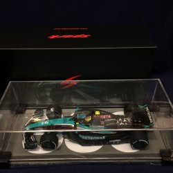 画像1: 新品正規入荷品●SPARK 1/18 MERCEDES-AMG PETRONAS F1 W15 250GP 6th SINGAPORE GP 2024 (L.ハミルトン）#44