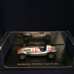 画像1: セカンドハンド品●SPARK 1/43 MERCEDES-BENZ W165 WINNER TRIPOLI GP 1939 (H.LANG) #16