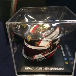 画像1: 新品正規入荷品●LOOKSMART 1/5 FERRARI F1 ABU DHABI GP 2025 (C.ルクレール）ミニヘルメット