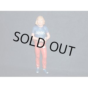 画像: 新品正規入荷品●国際貿易1/18スケール ジェームス・ハント  ミニチュアフィギュア 1977 ※サインタイプ