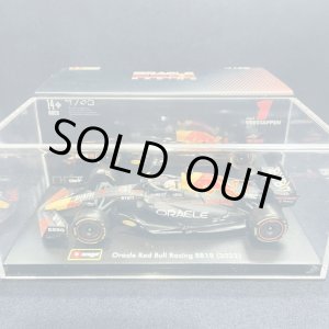 画像: 新品正規入荷品●burago1/43 RED BULL RB18 2022(M.フェルスタッペン）#1 ※ドライバーフィギュア＆アクリルケース付