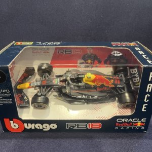 画像: 新品正規入荷品●burago1/43 RED BULL RB18 2022(S.ペレス）#11