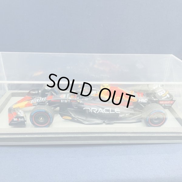 画像1: 新品正規荷品●専用アクリルケース付●SPARK1/18 RED BULL HONDA RB18 WINNER MONACO GP 2022 (S.ペレス） #11