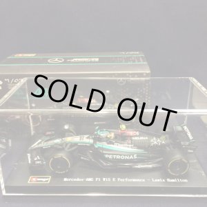 画像: 新品正規入荷品●burago1/43 MERCEDES-AMG PETRONAS W15 (L.ハミルトン）2024 #44  ※アクリルケース＆ドライバーフィギュア付