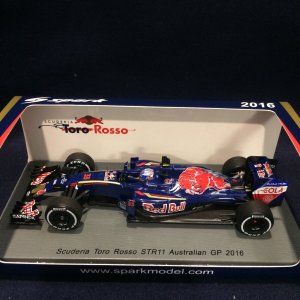 画像: セカンドハンド品●SPARK 1/43 SCUDERIA TORO ROSSO STR11 AUSTRALIAN GP 2016 (M.フェルスタッペン）#33