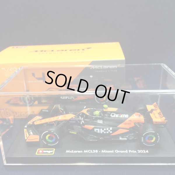 画像1: 新品正規入荷品●burago1/43 McLAREN MCL 38 MIAMI GP 2024 (L.ノリス） ※アクリルケース＆ドライバーフィギュア付