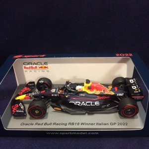 画像: セカンドハンド品●SPARK1/43 ORACLE RED BULL RB18 WINNER ITALIAN GP 2022 (M.フェルスタッペン）#1 