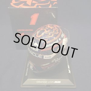 画像: MVショップ別注 シューベルト 1/4スケール RED BULL 2025 オレンジ ライオン ヘルメット (M.フェルスタッペン)