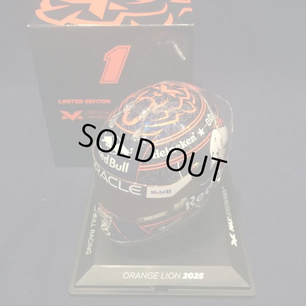 画像1: MVショップ別注 シューベルト 1/4スケール RED BULL 2025 オレンジ ライオン ヘルメット （M.フェルスタッペン）