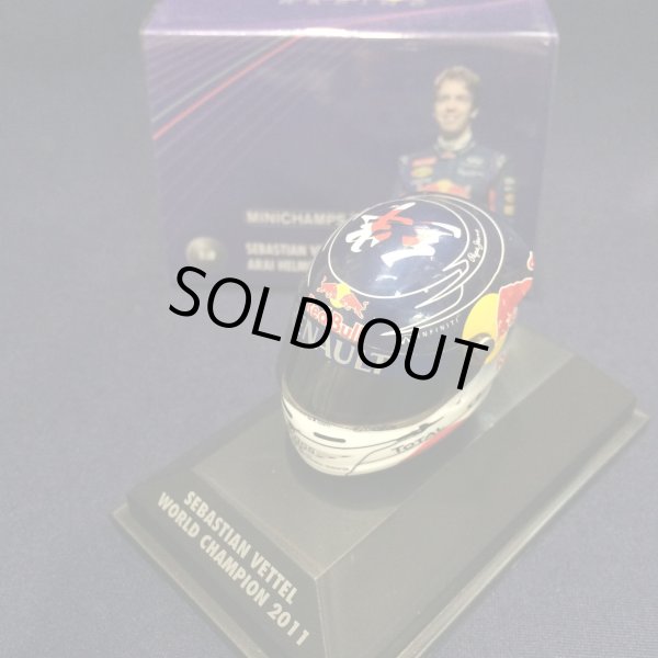 画像1: セカンドハンド品●PMA1/8 RED BULL S.ベッテル ミニチュアヘルメット WORLD CHAMPION 2011