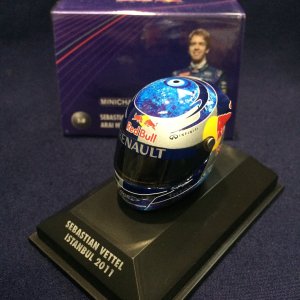画像: セカンドハンド品●PMA1/8 RED BULL S.ベッテル ミニチュアヘルメット ISTANBUL 2011