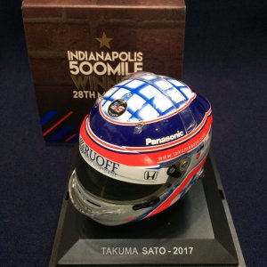 画像: セカンドハンド品●SPARK1/5 ミニチュアヘルメット INDY500 WINNER 2017 (佐藤琢磨)