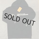 画像: マクラーレン F1 チーム 2025年 コンストラクターズ チャンピオン 記念 フーディー(Mサイズ）