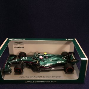 画像: セカンドハンド品●SPARK 1/43 ASTON MARTIN AMR21 BAHRAIN GP 2021 (S.ベッテル)#5