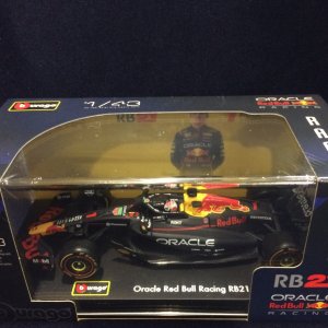画像: 新品正規入荷品●burago1/43 RED BULL RB21 (M.フェルスタッペン）#1※アクリルケース＆ドライバーフィギュア付