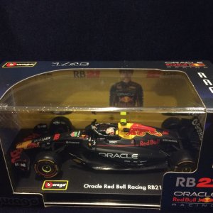 画像: 新品正規入荷品●burago1/43 RED BULL RB21 (角田裕毅）#22 ※アクリルケース＆ドライバーフィギュア付