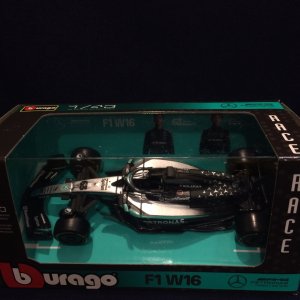 画像: 新品正規入荷品●burago1/43 MERCEDES-AMG W16 (G.ラッセル）#63