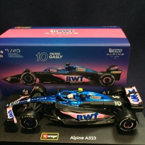 画像: セカンドハンド品●burago1/43 ALPINE A523 (P.ガスリー)2023 #10 ※アクリルケース&ドライバーフィギュア付