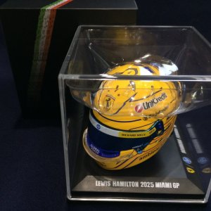 画像: 新品正規入荷品●LOOKSMART 1/5 FERRARI F1 MIAMI GP 2025 (L.ハミルトン）ミニヘルメット