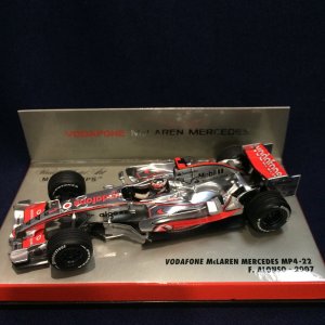 画像: セカンドハンド品●チーム別注品●PMA1/43 VODAFONE McLAREN MERCEDES MP4-22 (F.アロンソ)#1