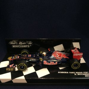 画像: セカンドハンド品●PMA1/43 SCUDERIA TORO ROSSO STR7 (D.リカルド)2012 #3