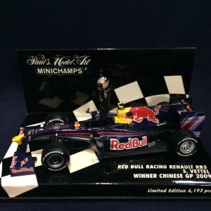 画像: セカンドハンド品●PMA1/43 RED BULL RENAULT RB5 WINNER CHINESE GP 2009 (S.ベッテル)#15