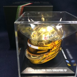 画像: 新品正規入荷品●LOOKSMART 1/5 FERRARI F1 SINGAPORE GP 2025 (L.ハミルトン)ミニヘルメット