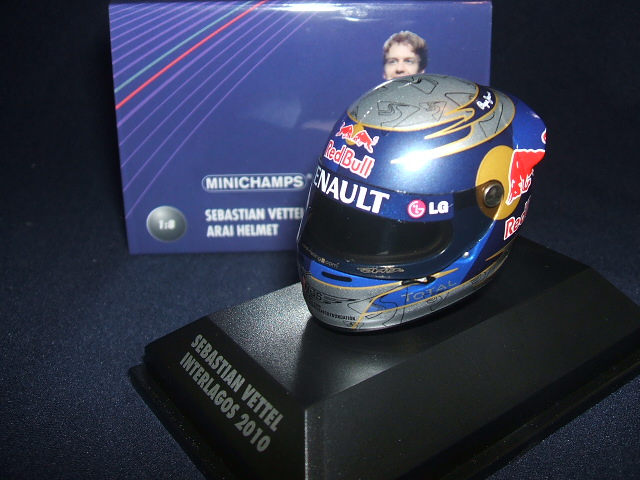 画像1: 新品正規入荷品●PMA1/8 RED BULL S.ベッテル　ミニチュアヘルメット INTERLAGOS 2010