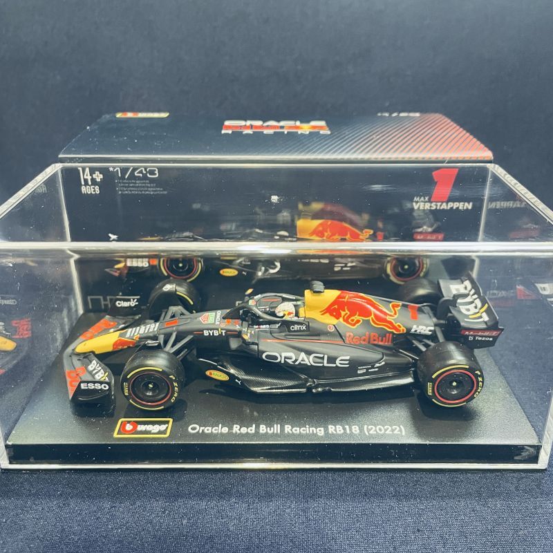 画像1: 新品正規入荷品●burago1/43 RED BULL RB18 2022(M.フェルスタッペン）#1 ※ドライバーフィギュア＆アクリルケース付