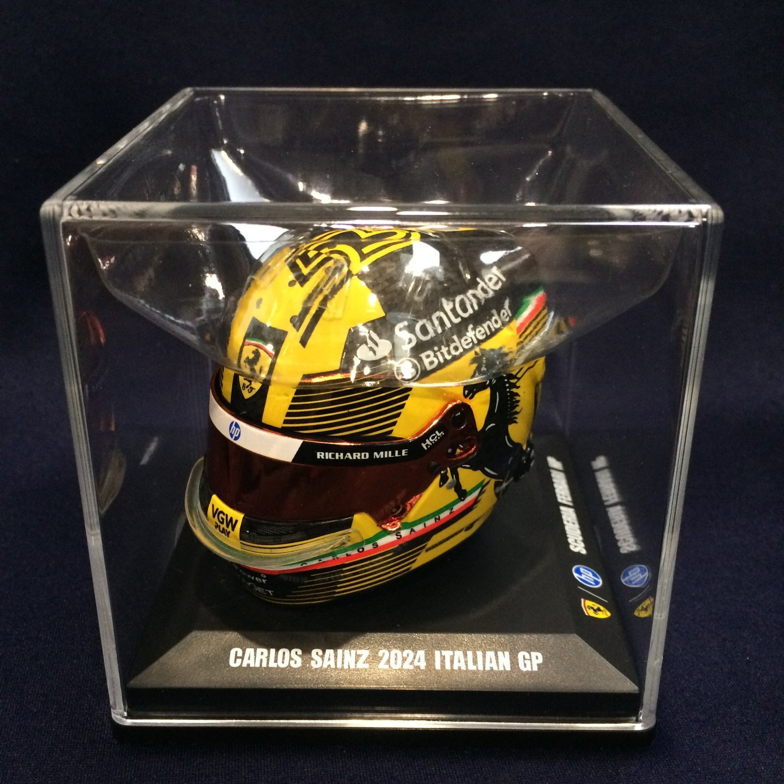 画像1: 新品正規入荷品●LOOKSMART 1/5 FERRARI F1 ITALIAN GP 2024 (C.サインツ）ミニヘルメット