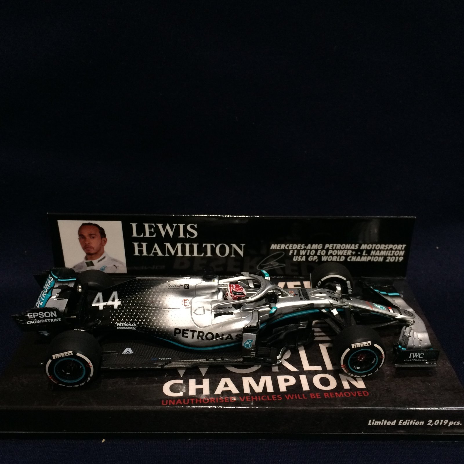 画像1: セカンドハンド品●PMA1/43 MERCEDES-AMG PETRONAS W10 USA GP WORLD CHAMPION 2019 (L.ハミルトン）#44