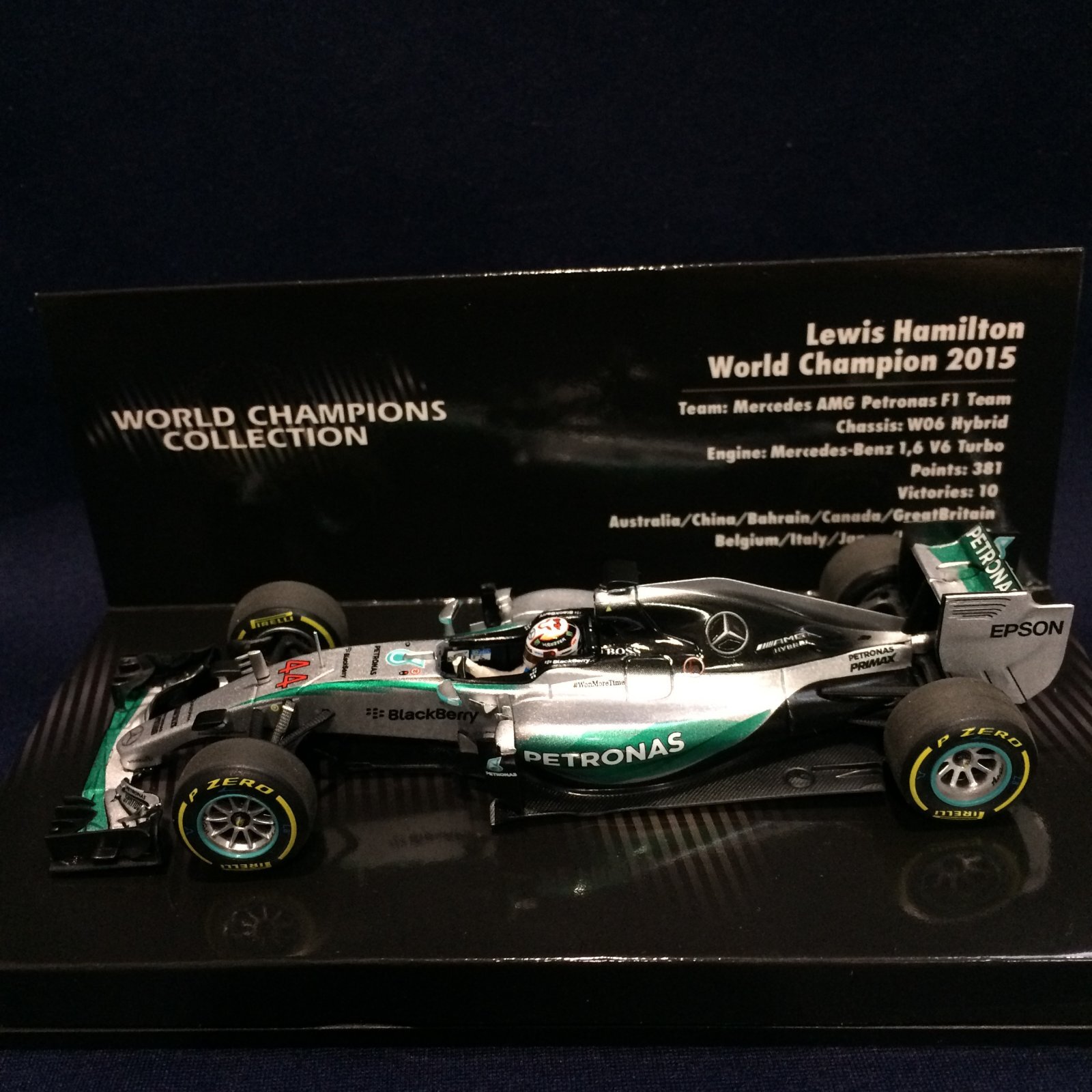 画像1: セカンドハンド品●WORLD CHAMPIONパッケージ●PMA1/43 MERCEDES-AMG PETRONAS W06  (L.ハミルトン）2015 #44