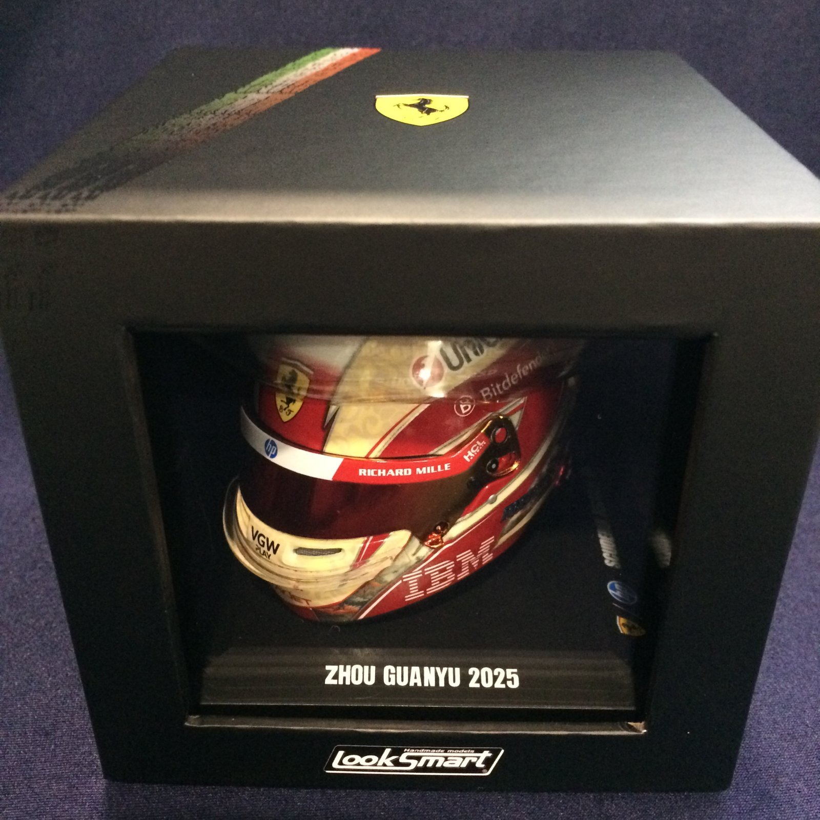 画像: 新品正規入荷品●LOOKSMART 1/5 FERRARI F1 2025 周冠宇（ジョウ・グアンユー）ミニヘルメット