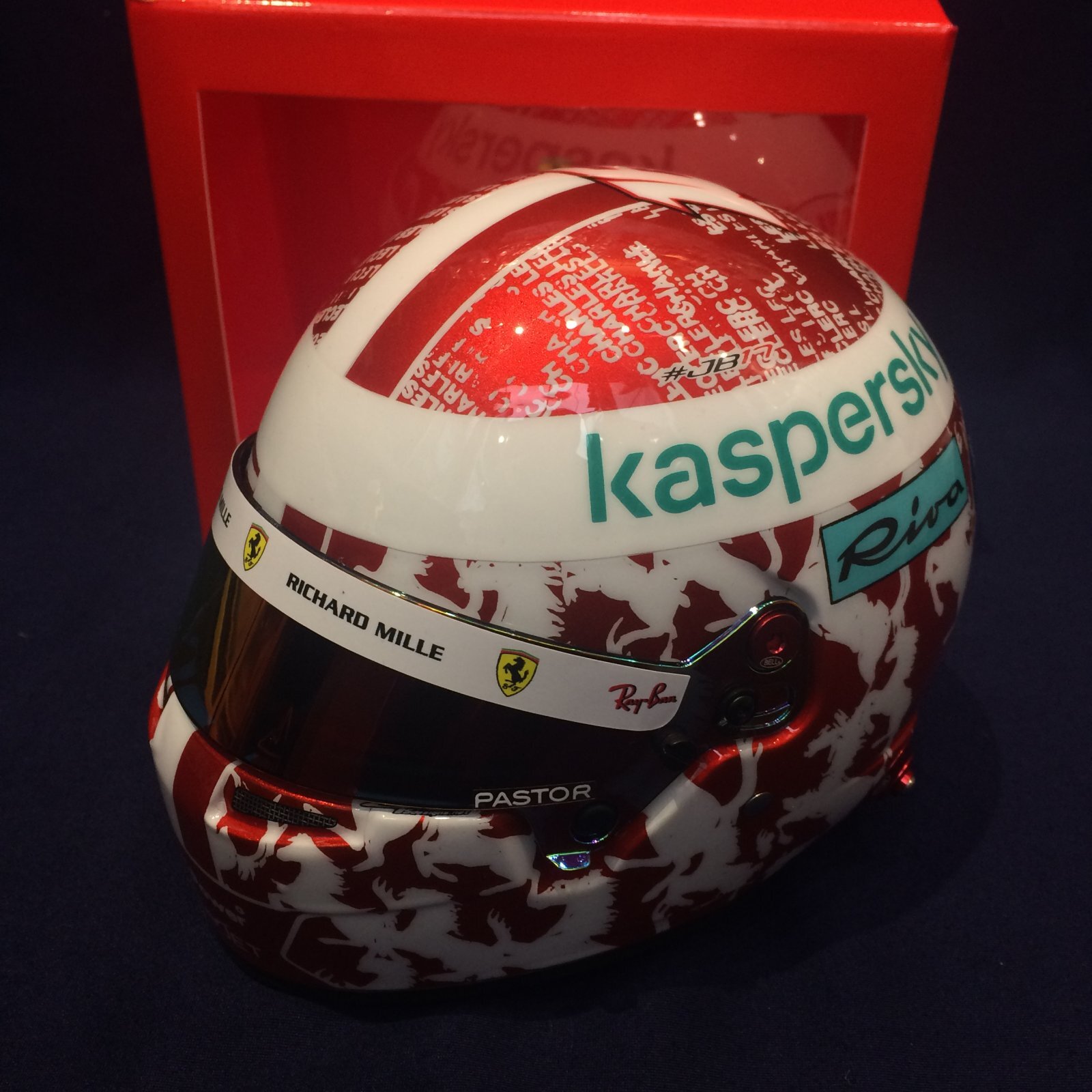 画像: BELL DRM別注 1/2スケール FERRARI 2021 アブダビGP ミニヘルメット （C.ルクレール）